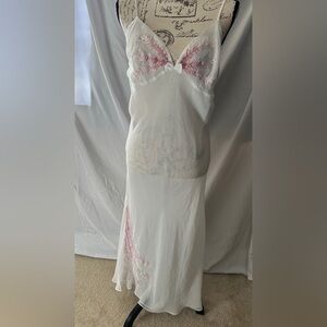 NWOT Cerie Women’s white beautiful nightgown.  Adjustable straps. Lined. Size L